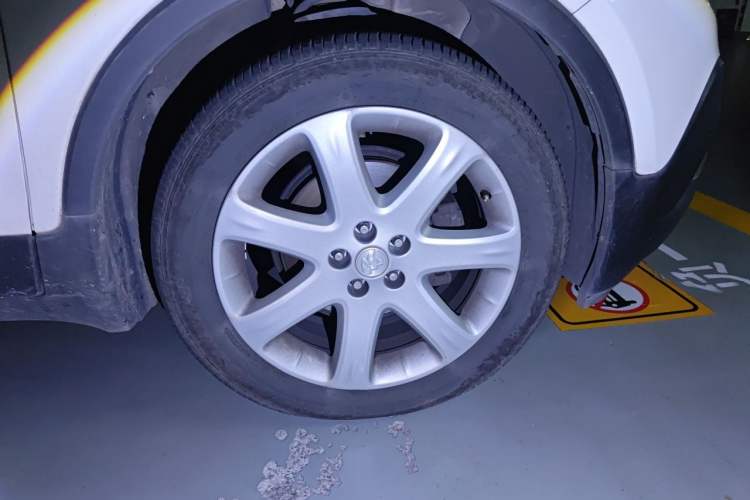 Used Buick Encore 2014 1.4T Automatic Two-Wheel Drive Urban Leading Model Right Front Wheel Hub