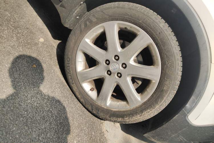 Used Buick Encore 2014 1.4T Automatic Two-Wheel Drive Urban Elite Model Right Front Wheel Hub