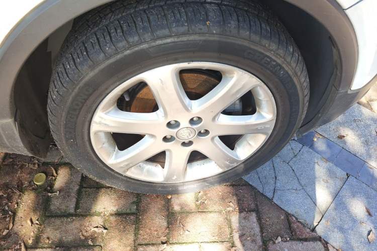 Used Buick Encore 2014 1.4T Automatic Two-Wheel Drive Urban Elite Model Right Front Wheel Hub