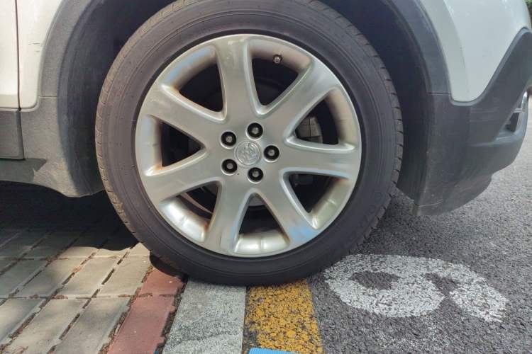 Used Buick Encore 2014 1.4T Automatic Two-Wheel Drive Urban Leading Model Right Front Wheel Hub