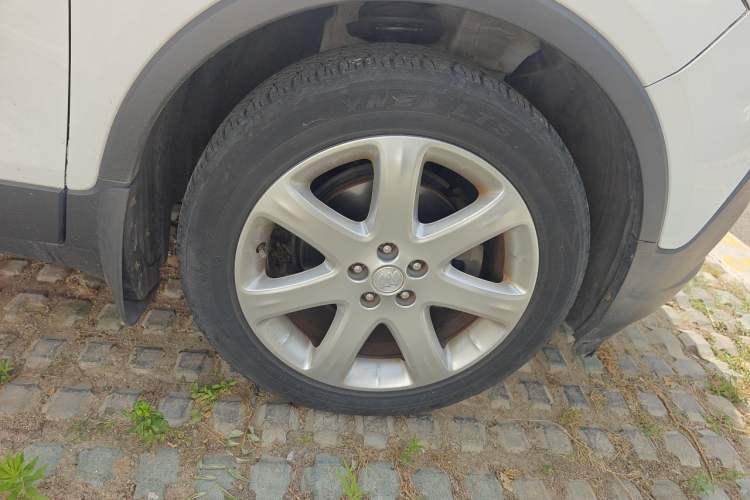 Used Buick Encore 2014 1.4T Manual Two-Wheel Drive Urban Sport Model Right Front Wheel Hub