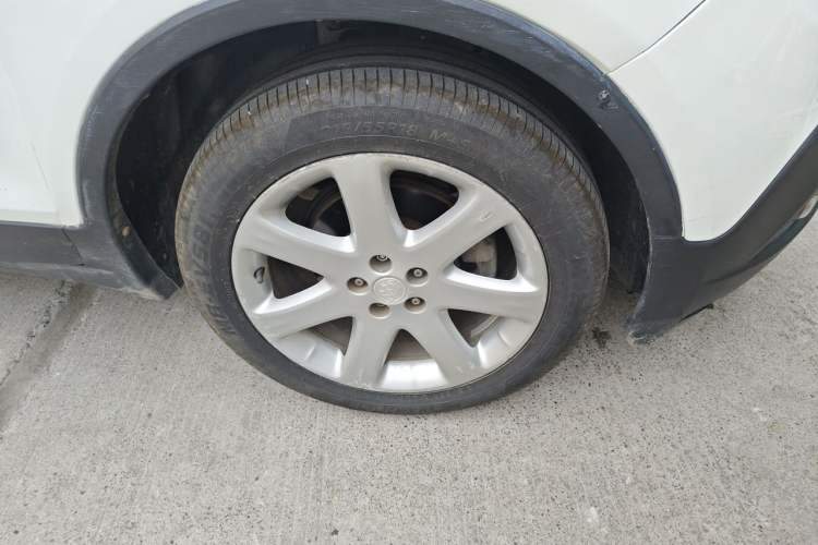 Used Buick Encore 2014 1.4T Manual Two-Wheel Drive Urban Advanced Model Right Front Wheel Hub