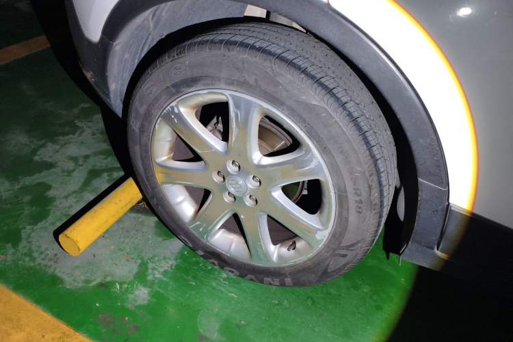 Used Buick Encore 2014 1.4T Automatic Two-Wheel Drive Urban Elite Model Right Front Wheel Hub