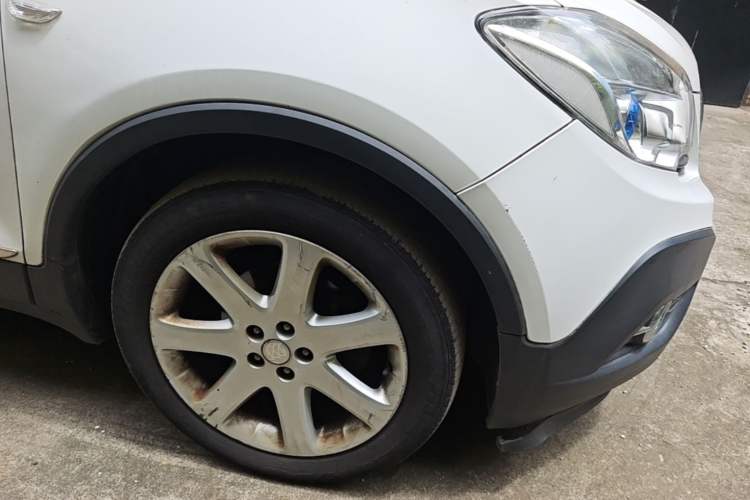 Used Buick Encore 2014 1.4T Automatic Two-Wheel Drive Urban Leading Model Right Front Wheel Hub