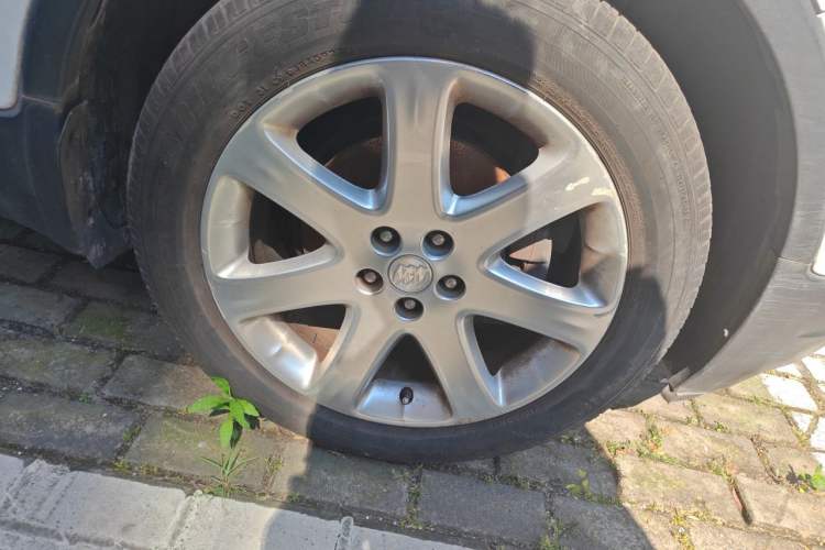 Used Buick Encore 2014 1.4T Automatic Two-Wheel Drive Urban Elite Model Right Front Wheel Hub
