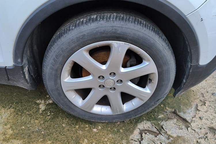 Used Buick Encore 2014 1.4T Automatic All-Wheel-Drive Flagship Edition Right Front Wheel Hub