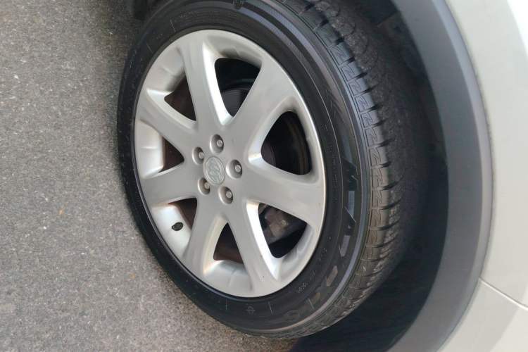 Used Buick Encore 2014 1.4T Automatic Two-Wheel Drive Urban Elite Model Right Front Wheel Hub