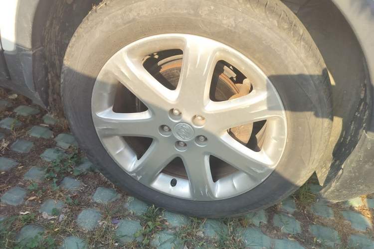 Used Buick Encore 2014 1.4T Automatic Two-Wheel Drive Urban Elite Model Right Front Wheel Hub