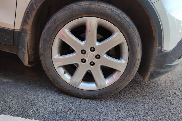 Used Buick Encore 2014 1.4T Manual Two-Wheel Drive Urban Advanced Model Right Front Wheel Hub