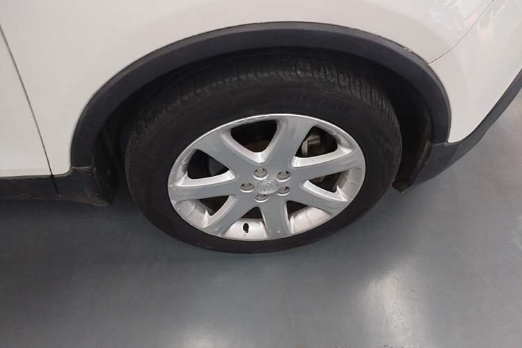 Used Buick Encore 2014 1.4T Automatic Two-Wheel Drive Urban Elite Model Right Front Wheel Hub