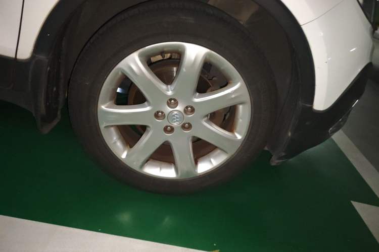 Used Buick Encore 2014 1.4T Automatic Two-Wheel Drive Urban Elite Model Right Front Wheel Hub