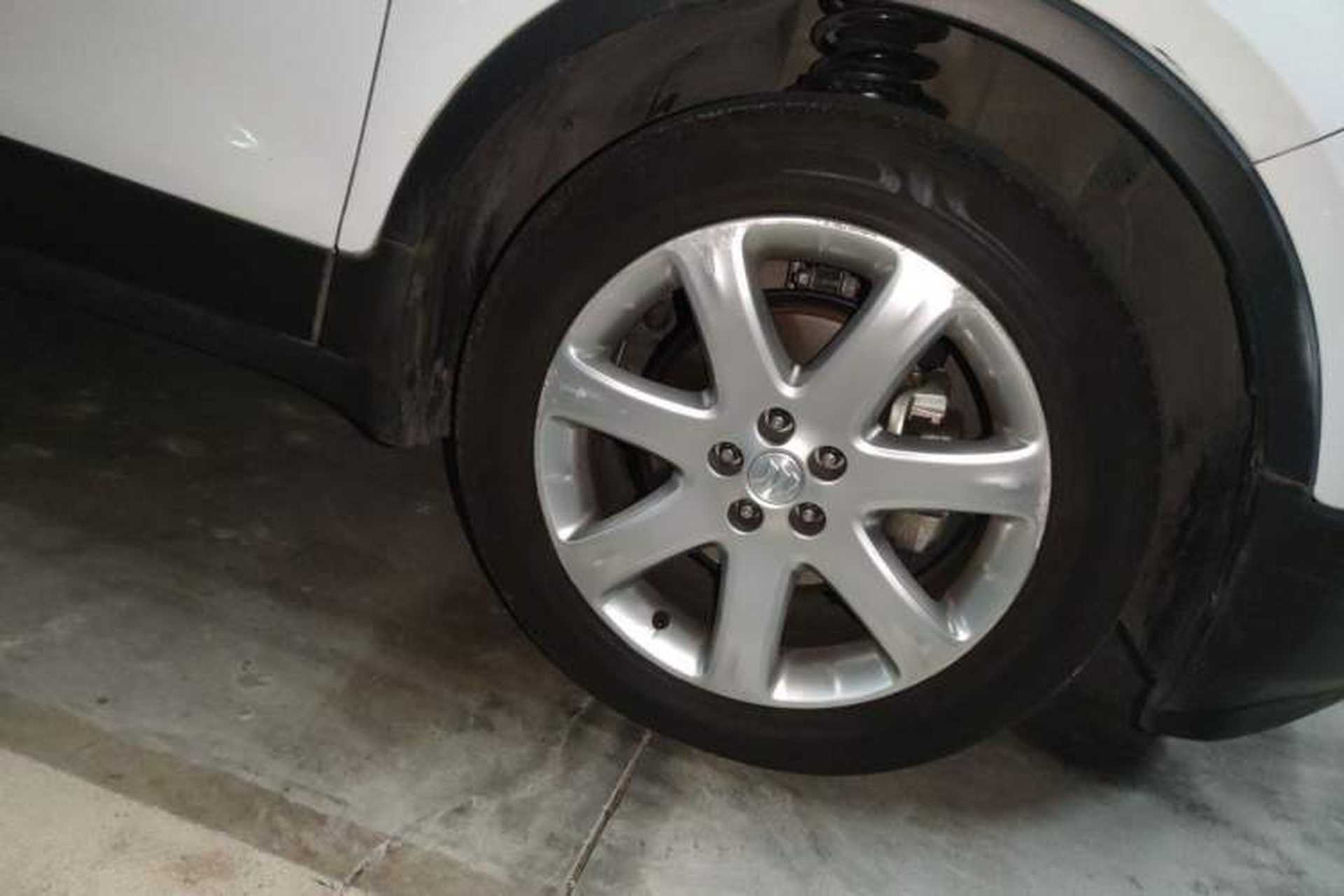 Used Buick Encore 2014 1.4T Automatic Two-Wheel Drive Urban Elite Model Right Front Wheel Hub