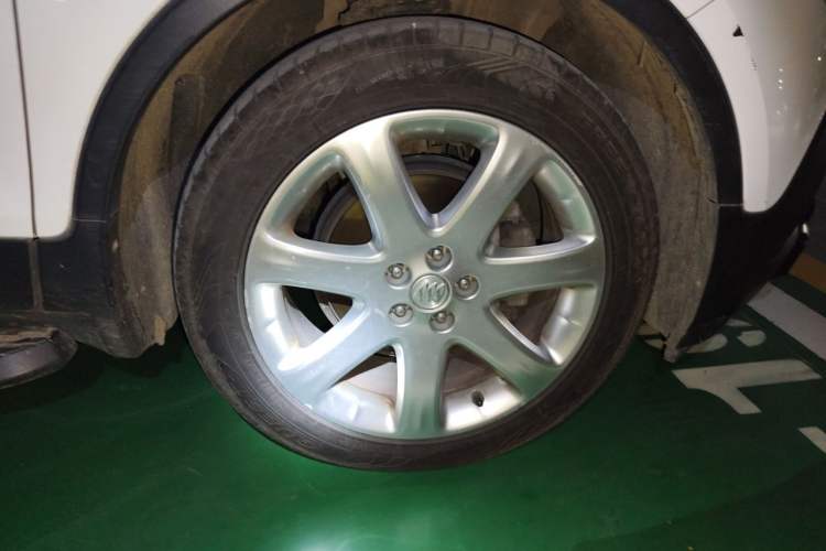 Used Buick Encore 2014 1.4T Automatic Two-Wheel Drive Urban Elite Model Right Front Wheel Hub