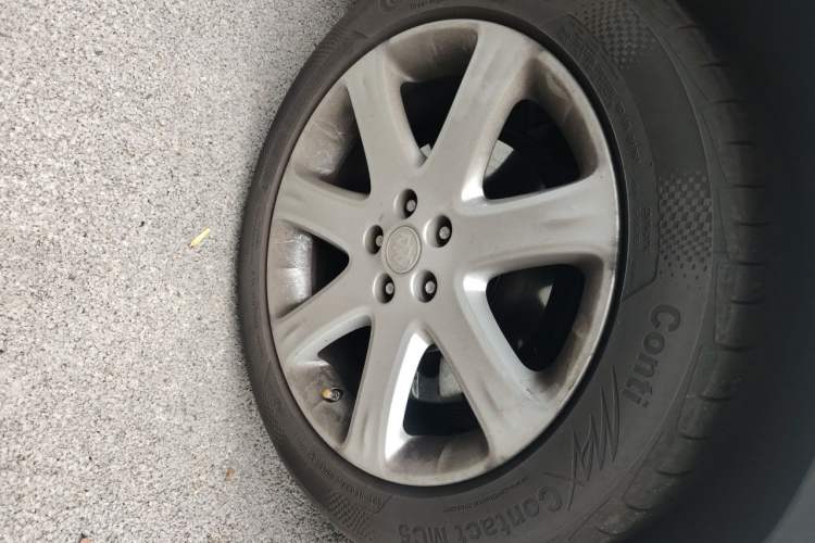 Used Buick Encore 2014 1.4T Automatic Two-Wheel Drive Urban Elite Model Right Front Wheel Hub