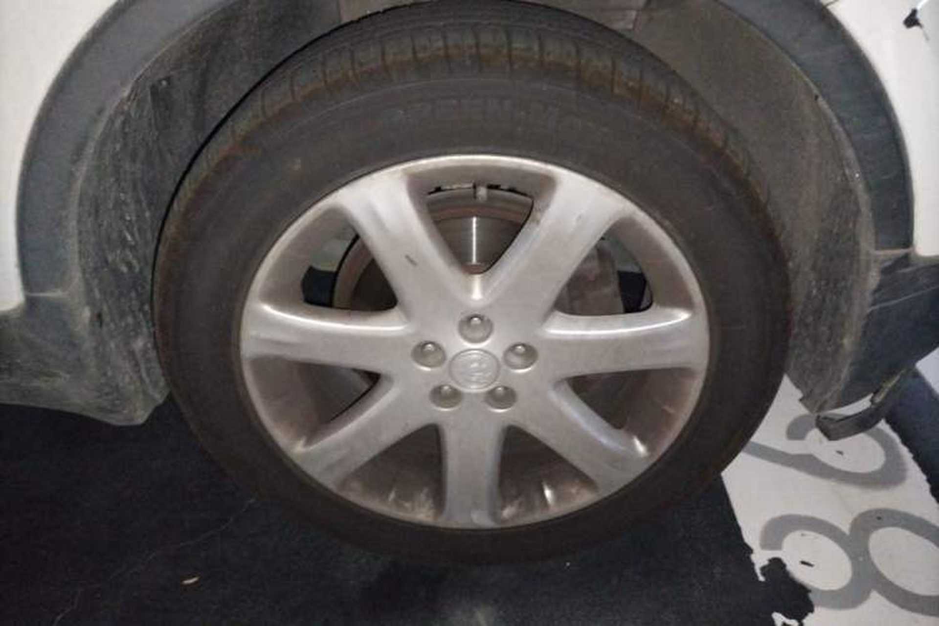 Used Buick Encore 2014 1.4T Automatic Two-Wheel Drive Urban Elite Model Right Front Wheel Hub