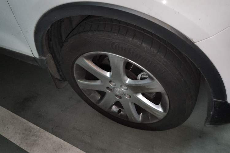 Used Buick Encore 2014 1.4T Automatic Two-Wheel Drive Urban Elite Model Right Front Wheel Hub