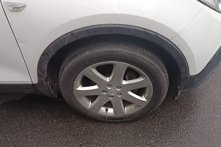 Used Buick Encore 2014 1.4T Manual Two-Wheel Drive Urban Sport Model Right Front Wheel Hub