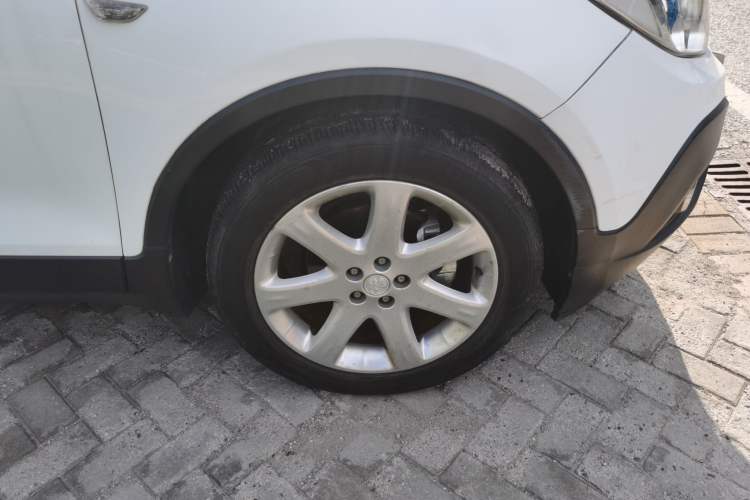 Used Buick Encore 2014 1.4T Automatic Two-Wheel Drive Urban Elite Model Right Front Wheel Hub
