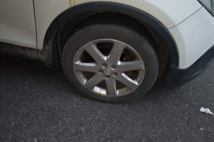 Used Buick Encore 2014 1.4T Automatic Two-Wheel Drive Urban Elite Model Right Front Wheel Hub
