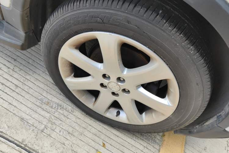 Used Buick Encore 2014 1.4T Automatic Two-Wheel Drive Urban Elite Model Right Front Wheel Hub