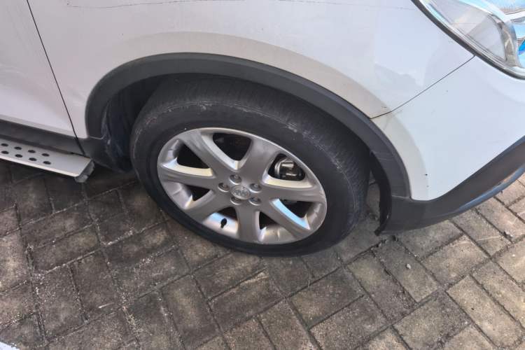 Used Buick Encore 2014 1.4T Manual Two-Wheel Drive Urban Advanced Model Right Front Wheel Hub