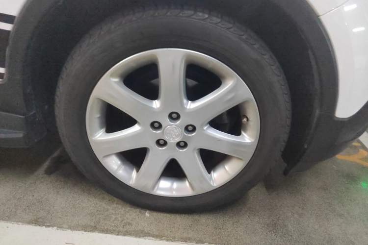 Used Buick Encore 2014 1.4T Automatic Two-Wheel Drive Urban Leading Model Right Front Wheel Hub