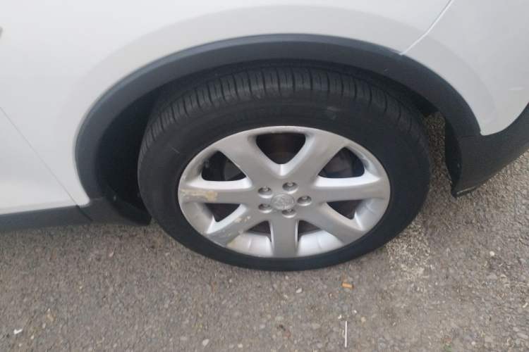 Used Buick Encore 2014 1.4T Automatic Two-Wheel Drive Urban Leading Model Right Front Wheel Hub