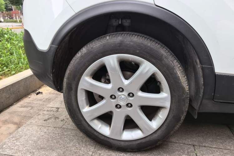 Used Buick Encore 2014 1.4T Automatic Two-Wheel Drive Urban Leading Model Right Rear Wheel Hub