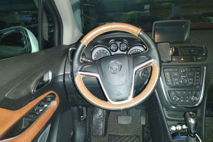 Used Buick Encore 2014 1.4T Automatic Two-Wheel Drive Urban Elite Model Steering Wheel