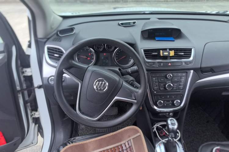 Used Buick Encore 2014 1.4T Automatic Two-Wheel Drive Urban Elite Model Steering Wheel