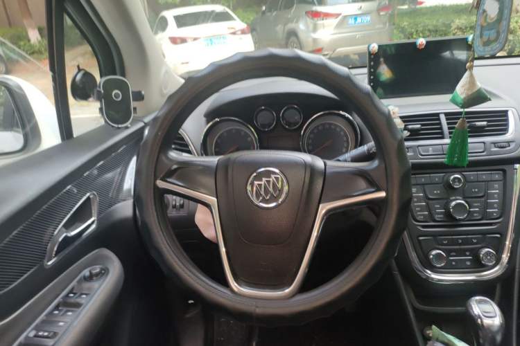 Used Buick Encore 2014 1.4T Automatic Two-Wheel Drive Urban Elite Model Steering Wheel