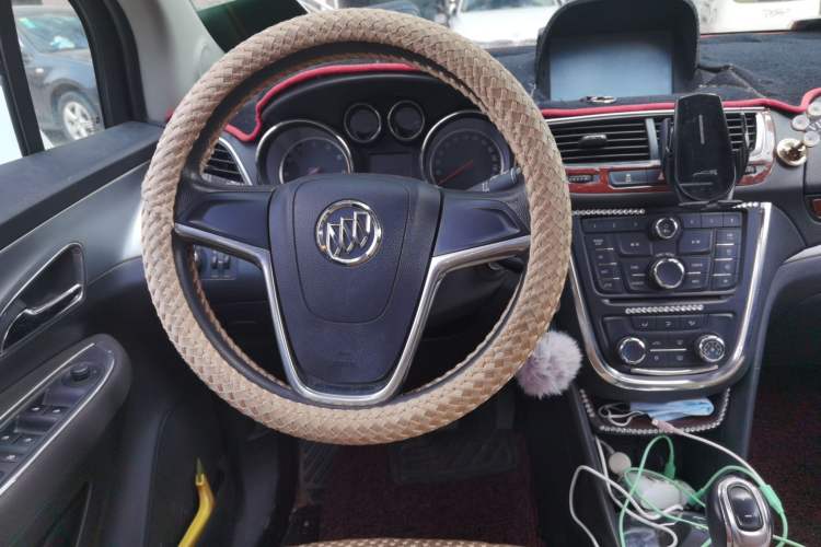 Used Buick Encore 2014 1.4T Automatic Two-Wheel Drive Urban Elite Model Steering Wheel