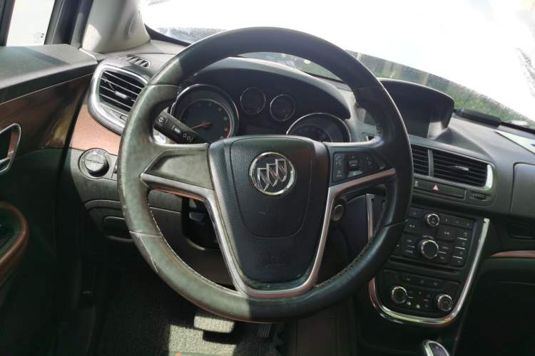 Used Buick Encore 2014 1.4T Automatic Two-Wheel Drive Urban Leading Model Steering Wheel