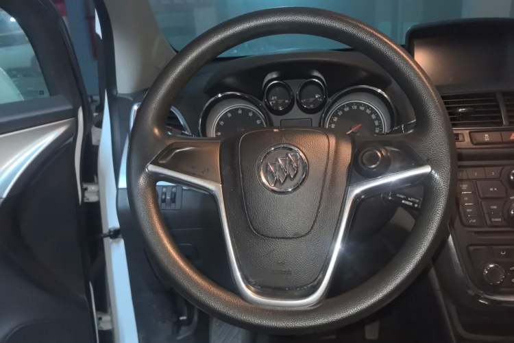 Used Buick Encore 2014 1.4T Automatic Two-Wheel Drive Urban Elite Model Steering Wheel