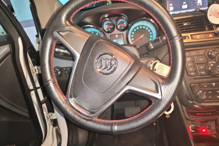 Used Buick Encore 2014 1.4T Automatic Two-Wheel Drive Urban Elite Model Steering Wheel