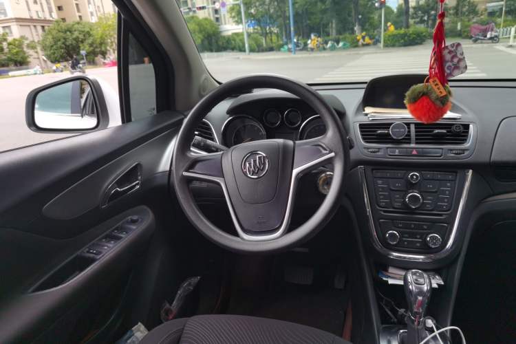 Used Buick Encore 2014 1.4T Automatic Two-Wheel Drive Urban Elite Model Steering Wheel