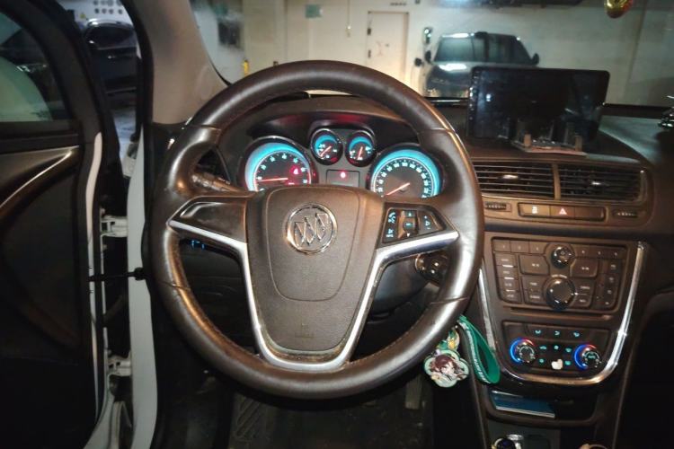 Used Buick Encore 2014 1.4T Manual Two-Wheel Drive Urban Sport Model Steering Wheel