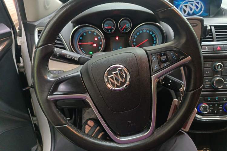 Used Buick Encore 2014 1.4T Manual Two-Wheel Drive Urban Sport Model Steering Wheel