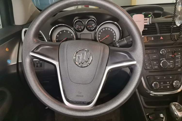 Used Buick Encore 2014 1.4T Automatic Two-Wheel Drive Urban Elite Model Steering Wheel