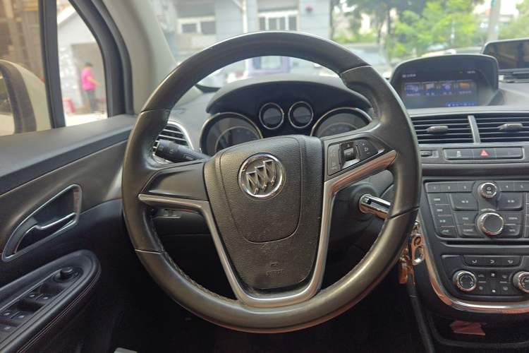 Used Buick Encore 2014 1.4T Manual Two-Wheel Drive Urban Sport Model Steering Wheel