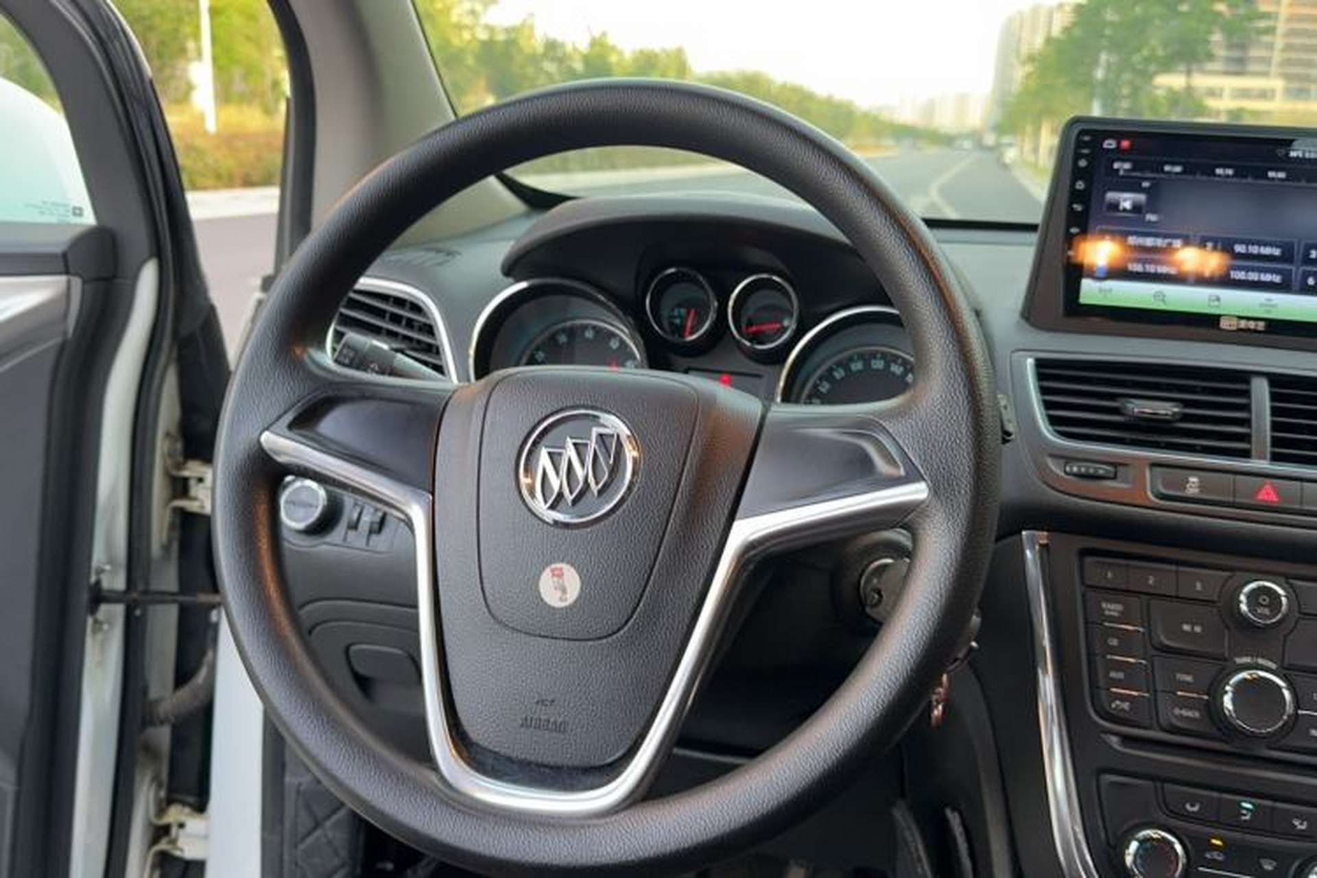 Used Buick Encore 2014 1.4T Manual Two-Wheel Drive Urban Advanced Model Steering Wheel
