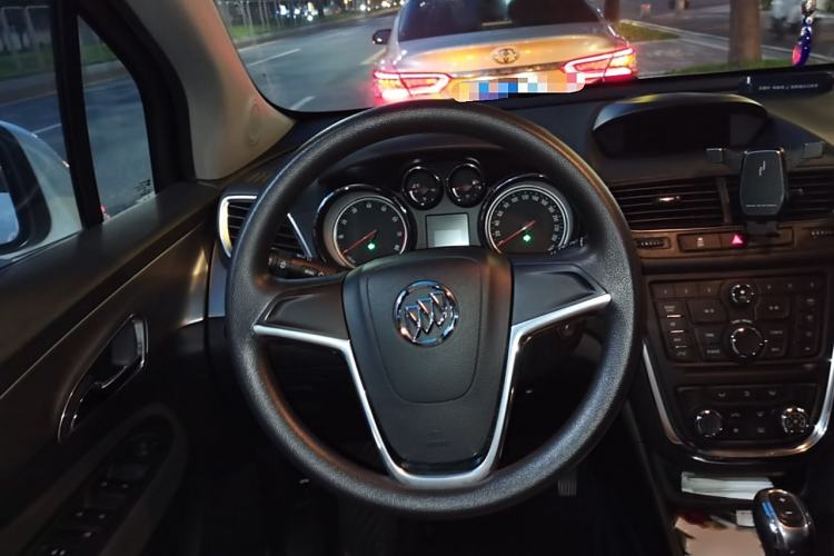 Used Buick Encore 2014 1.4T Automatic Two-Wheel Drive Urban Elite Model Steering Wheel