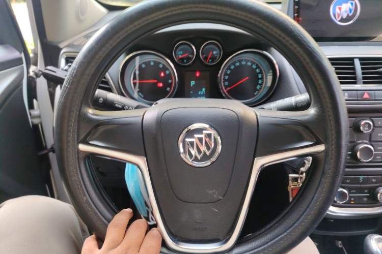 Used Buick Encore 2014 1.4T Automatic Two-Wheel Drive Urban Elite Model Steering Wheel