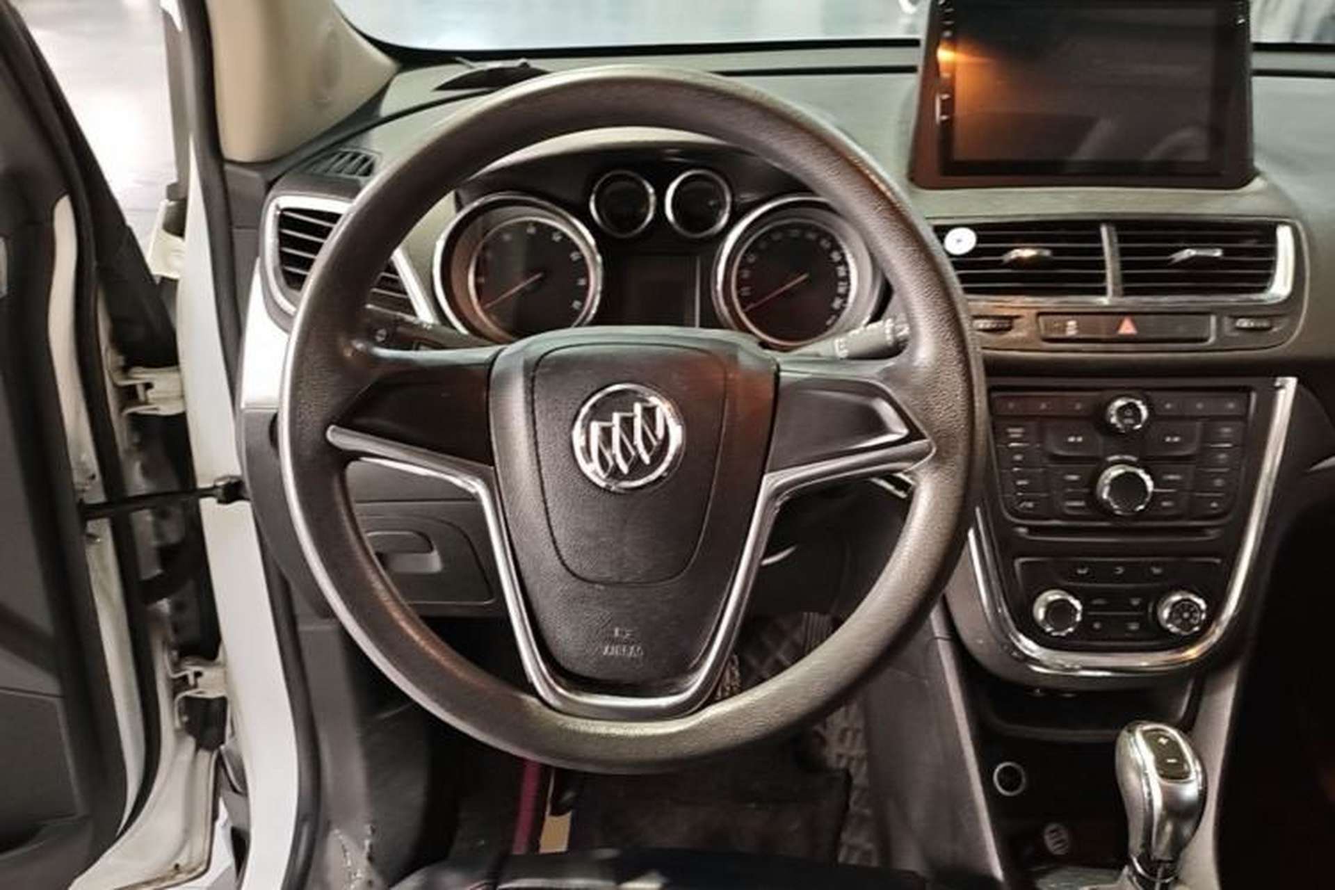 Used Buick Encore 2014 1.4T Automatic Two-Wheel Drive Urban Elite Model Steering Wheel