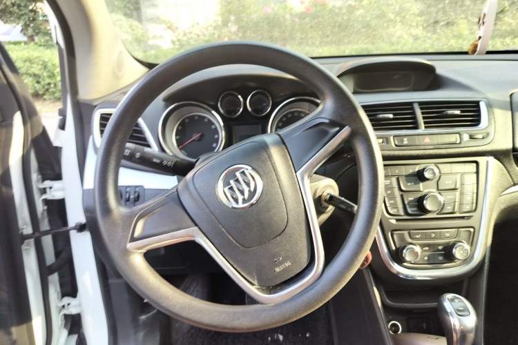 Used Buick Encore 2014 1.4T Automatic Two-Wheel Drive Urban Elite Model Steering Wheel