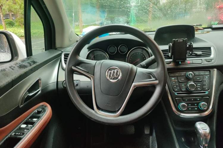 Used Buick Encore 2014 1.4T Automatic Two-Wheel Drive Urban Elite Model Steering Wheel