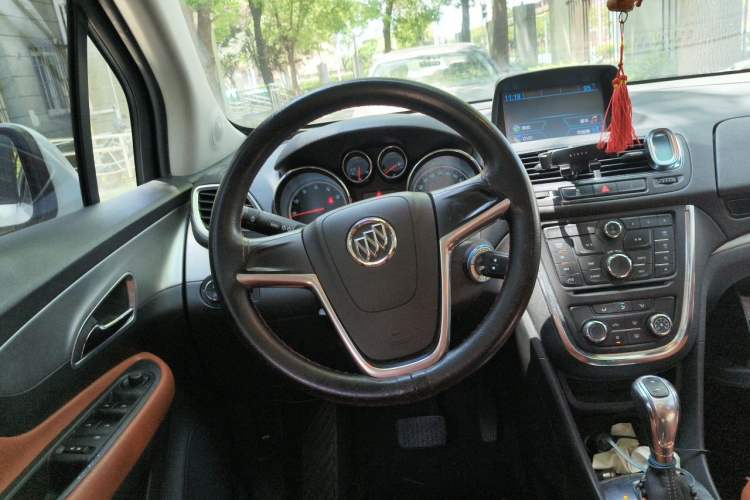 Used Buick Encore 2014 1.4T Automatic Two-Wheel Drive Urban Elite Model Steering Wheel