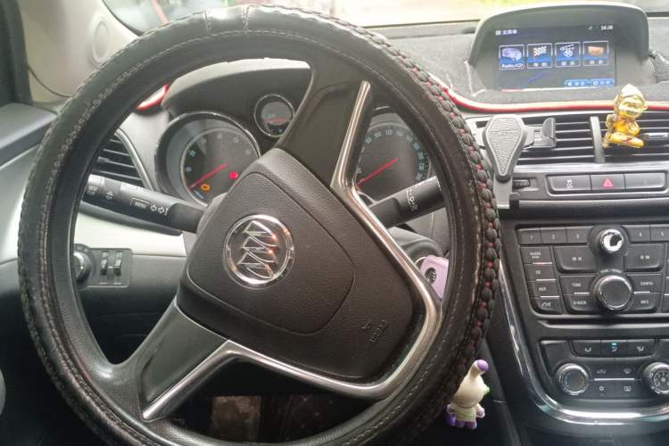 Used Buick Encore 2014 1.4T Automatic Two-Wheel Drive Urban Elite Model Steering Wheel
