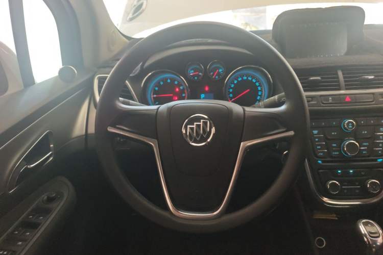 Used Buick Encore 2014 1.4T Automatic Two-Wheel Drive Urban Elite Model Steering Wheel