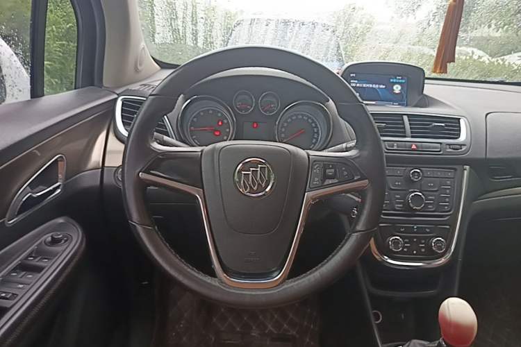 Used Buick Encore 2014 1.4T Manual Two-Wheel Drive Urban Sport Model Steering Wheel